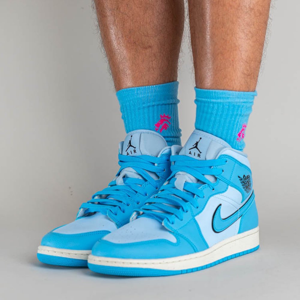Air Jordan 1 Mid SE Ice Blue (W)