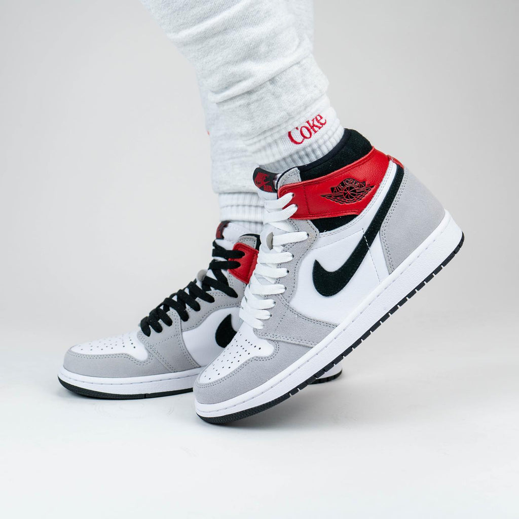 Air Jordan 1 Retro High Light Smoke Grey