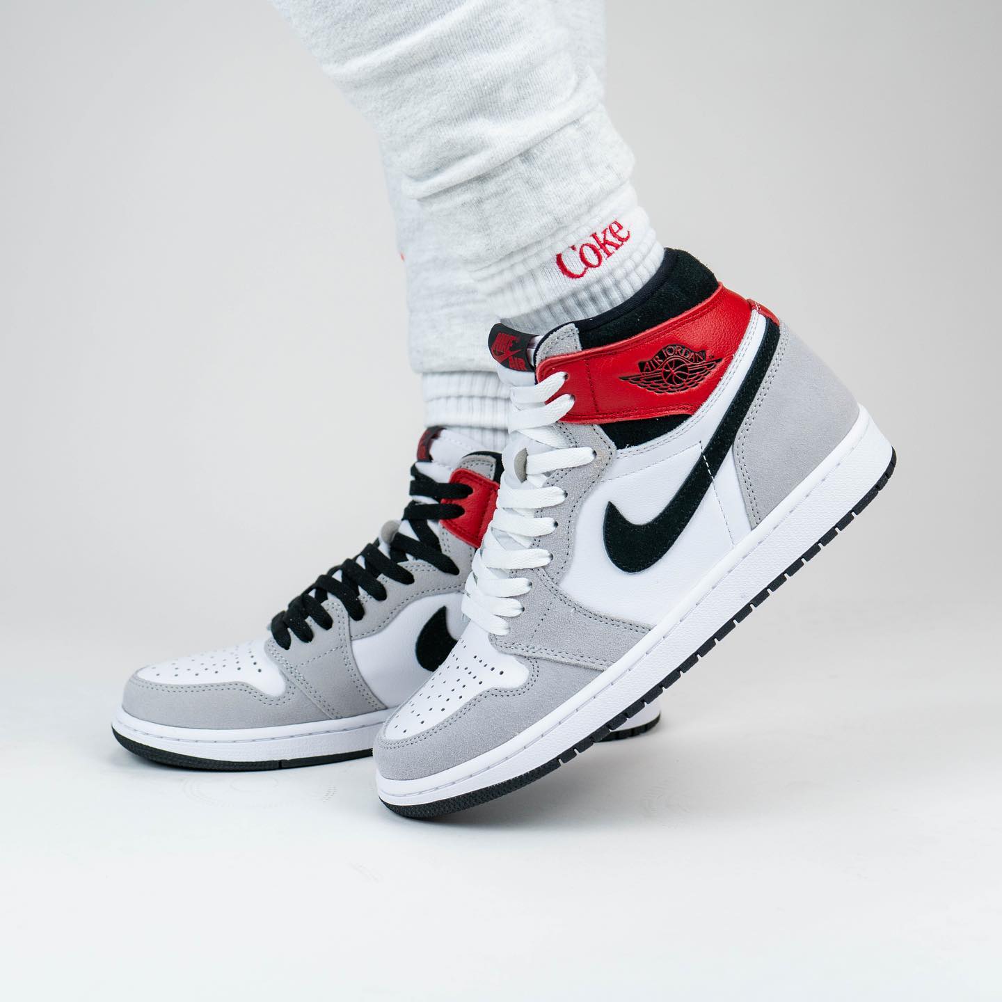 Air Jordan 1 Retro High Light Smoke Grey