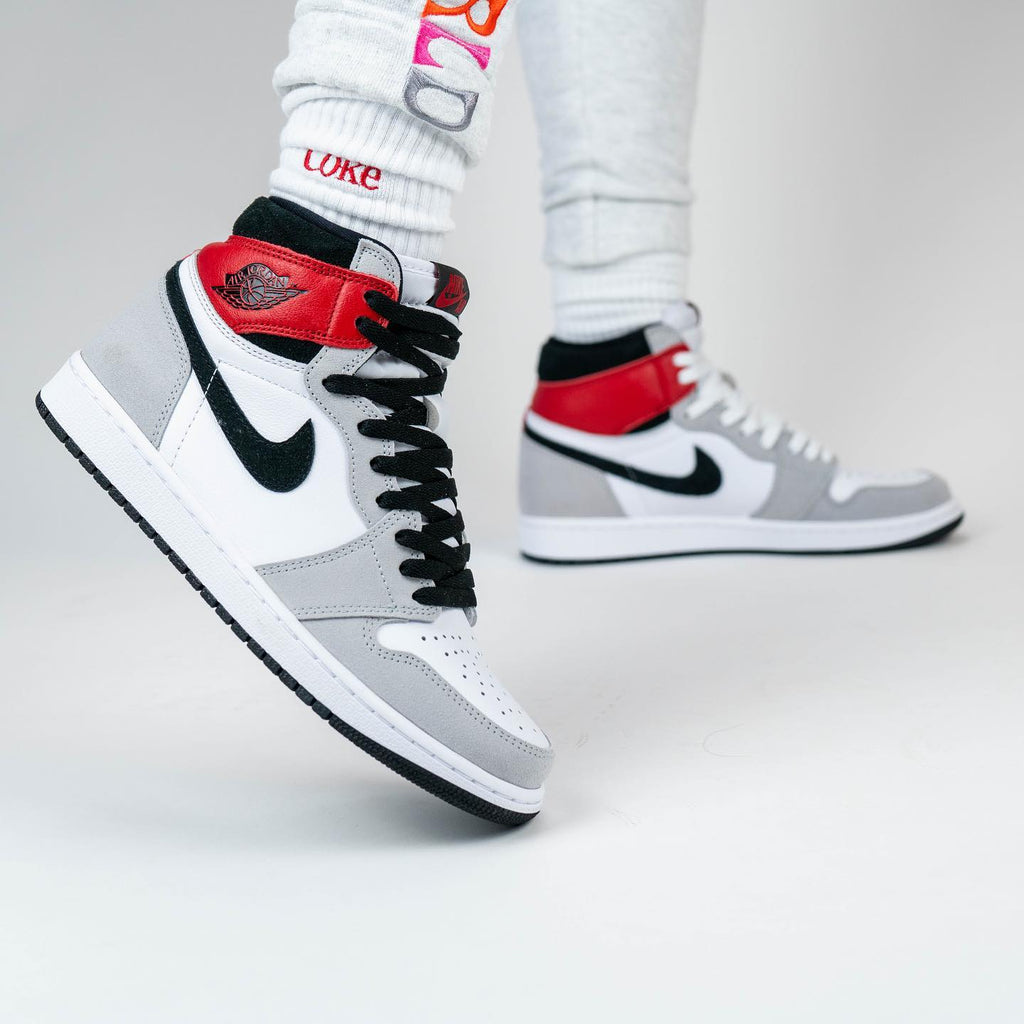 Air Jordan 1 Retro High Light Smoke Grey