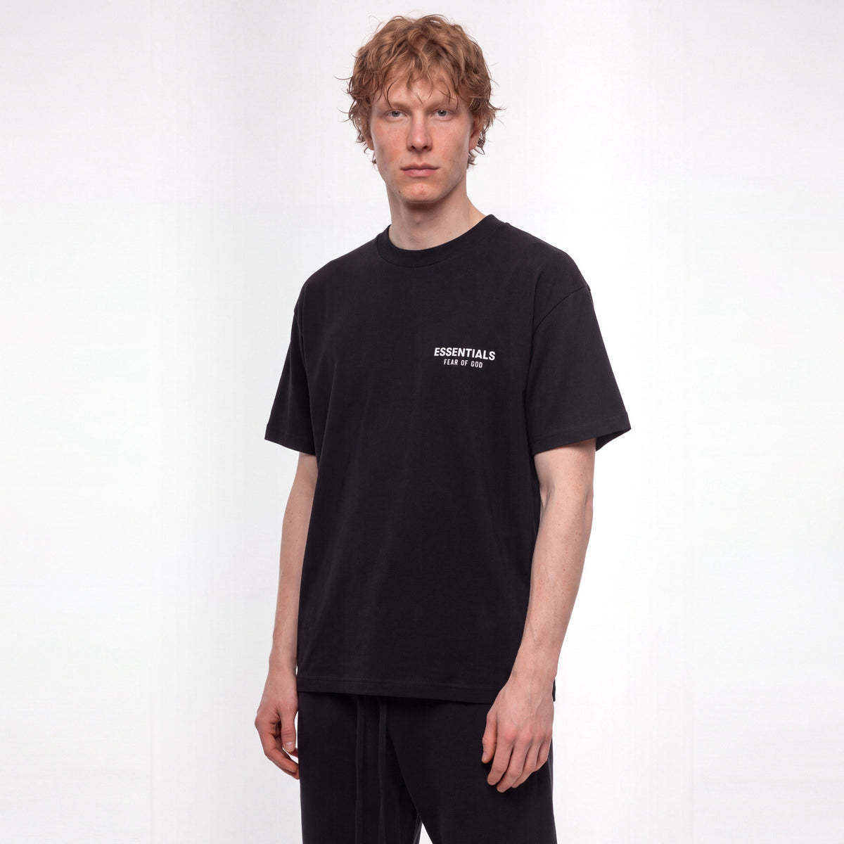 tričko Fear of God Essentials S25 T-Shirt Jet Black ADONIO