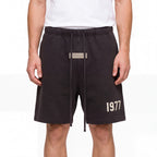 šortky Fear of God Essentials 1977 Shorts Iron ADONIO