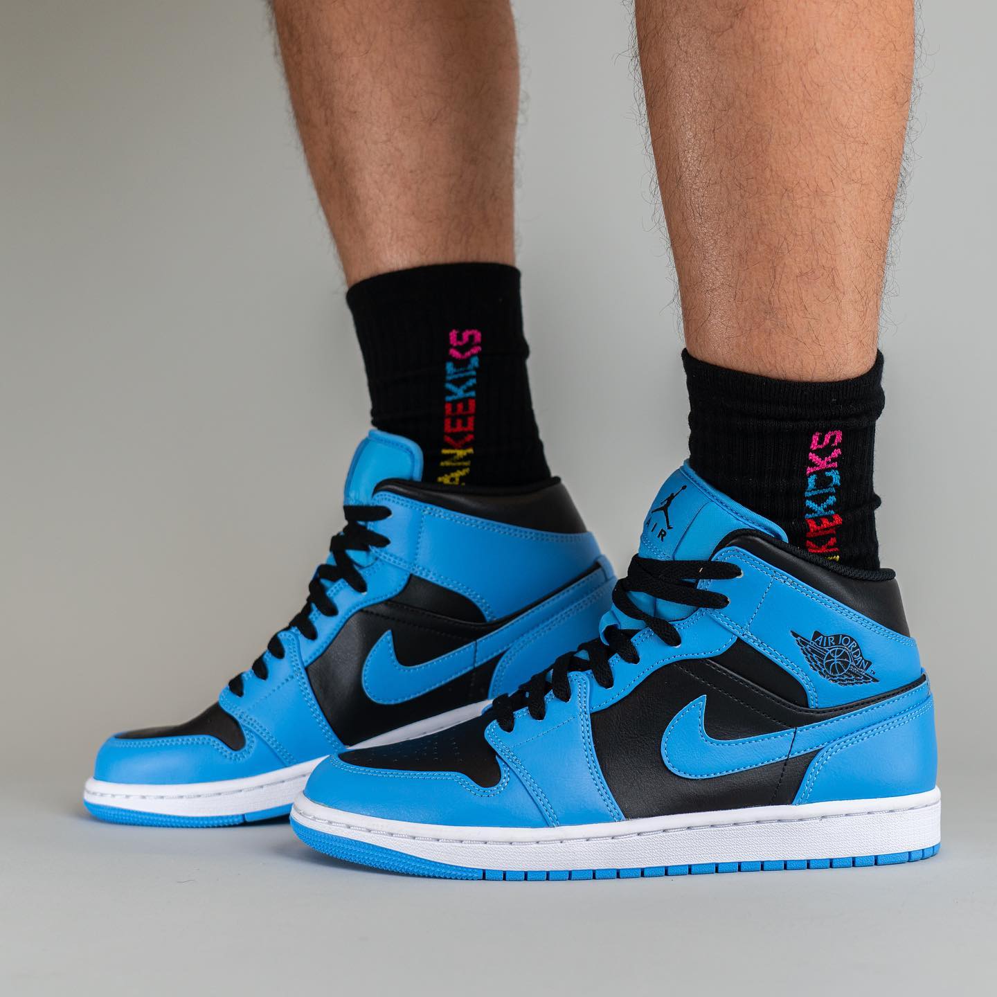Jordan 1 Mid University Blue Black