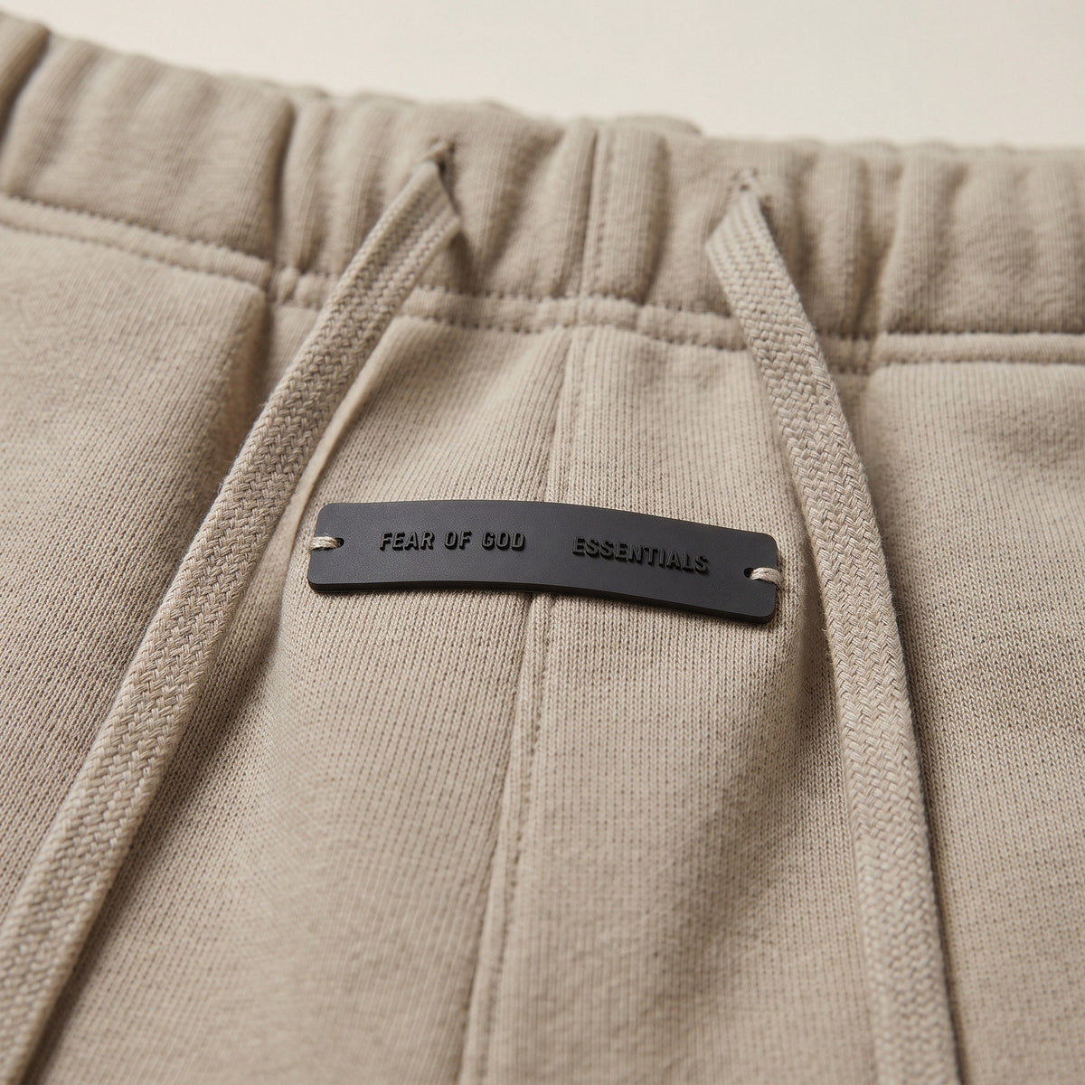 šortky Fear of God Essentials S25 Shorts Timber 60SP252001F ADONIO