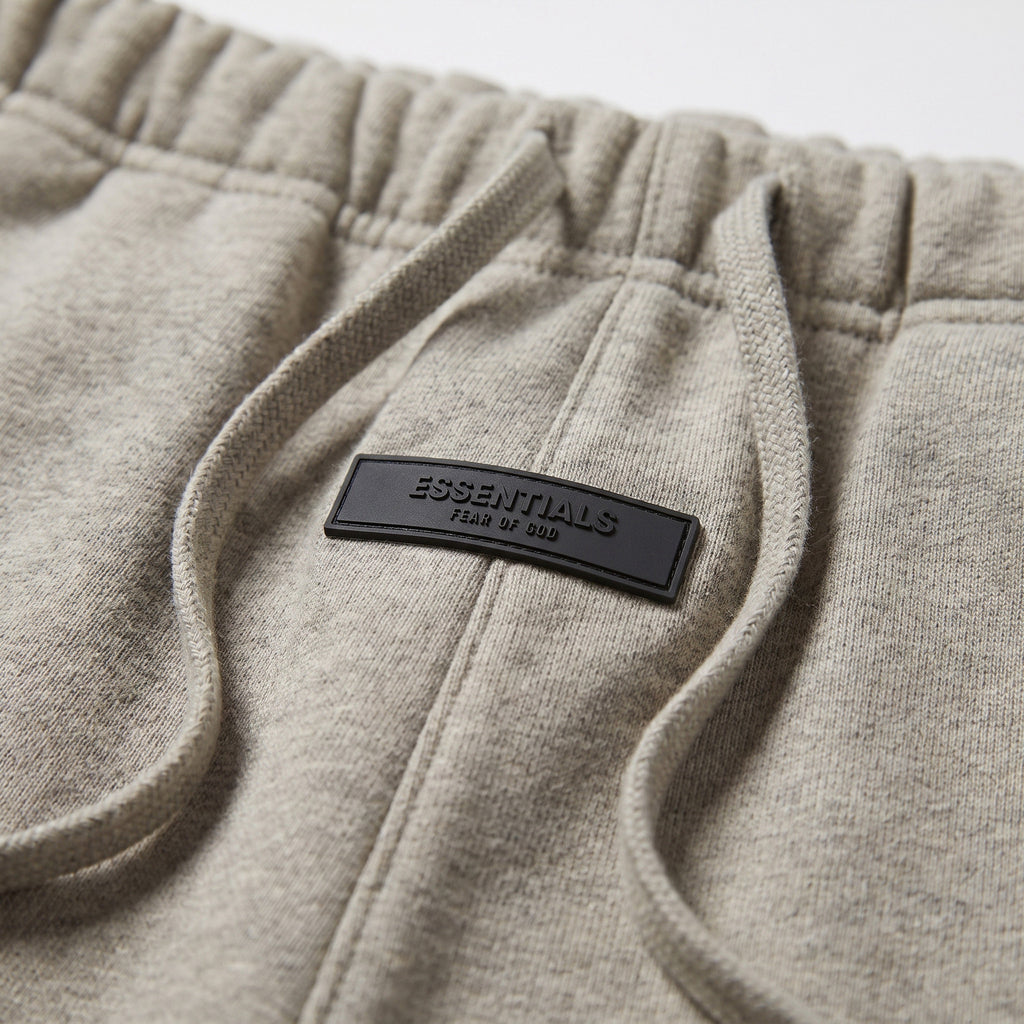 šortky Fear of God Essentials 1977 Shorts Dark Oatmeal ADONIO