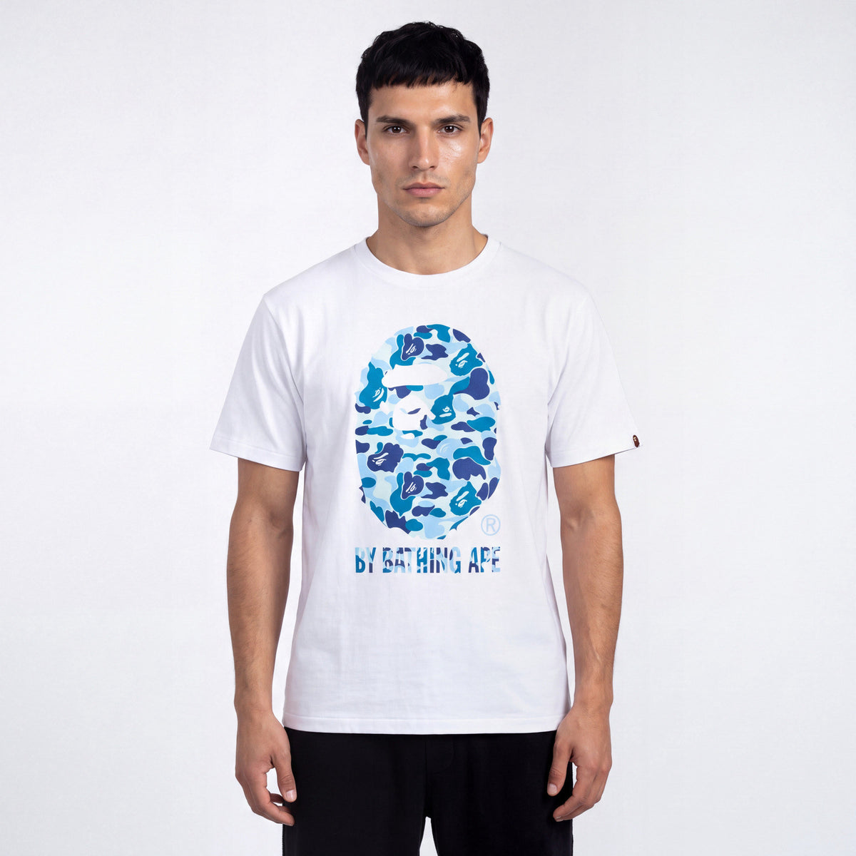 BAPE ABC Camo by bathing Ape T-Shirt White/Blue – model foto