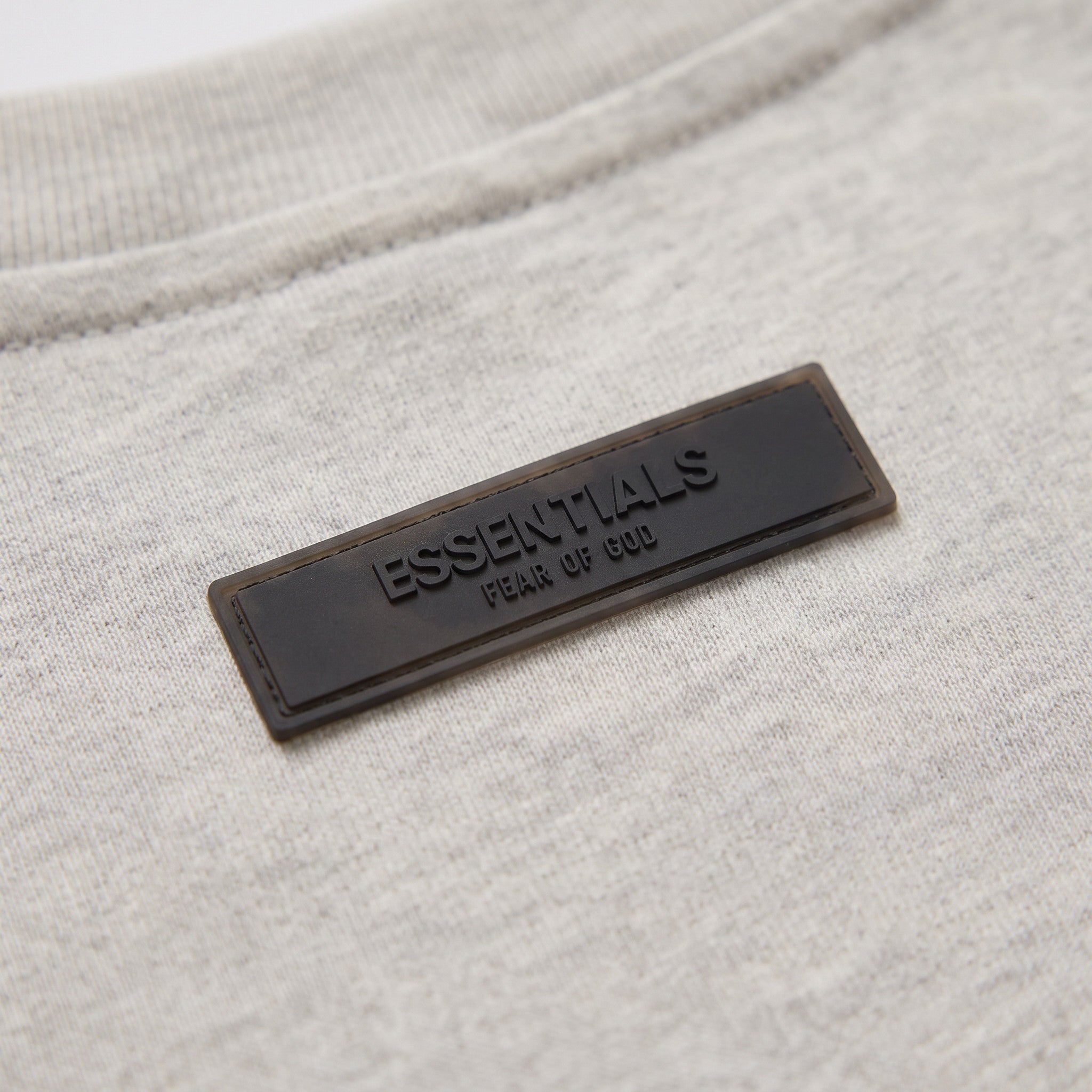 tričko Fear of God Essentials S22 T-shirt Light Oatmeal ADONIO