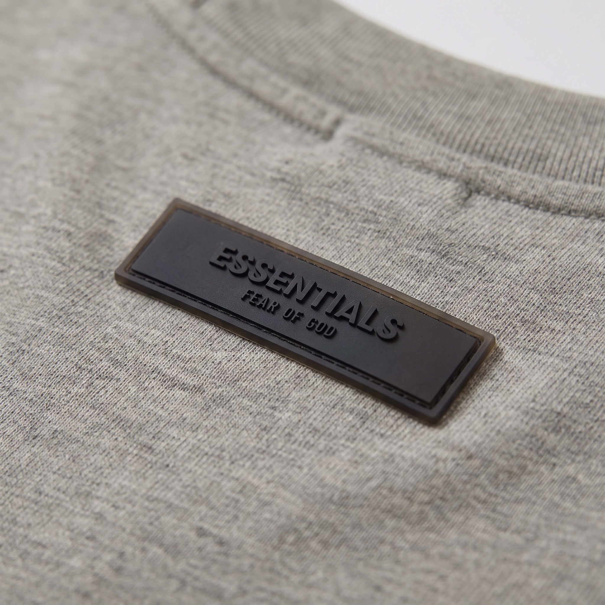 tričko Fear of God Essentials S22 T-shirt Dark Oatmeal ADONIO