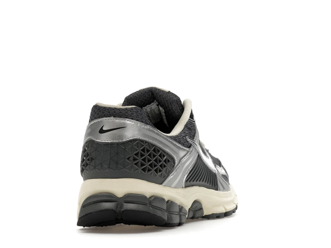 tenisky a boty Nike Zoom Vomero 5 Iron Grey Chrome IM3486-001 ADONIO